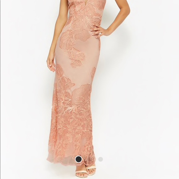 Gown - Picture 3 of 4